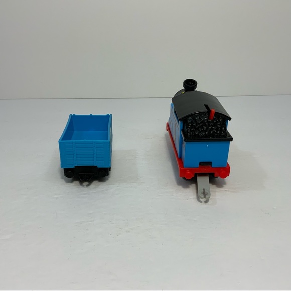 Thomas & Friends Trackmaster Motorized Thomas The Tank Engine Train w Tender Car - Picture 4 of 6